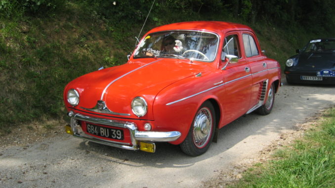 Renault_Dauphine_5